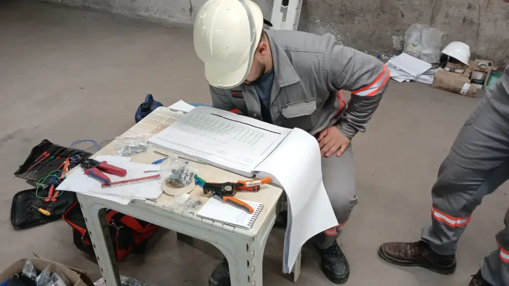 acompanhamento de testes de aceitação em fábrica